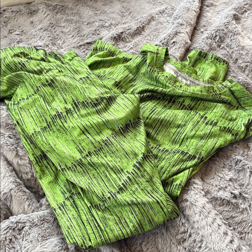 Patagonia Green capilene base layer top and bottom